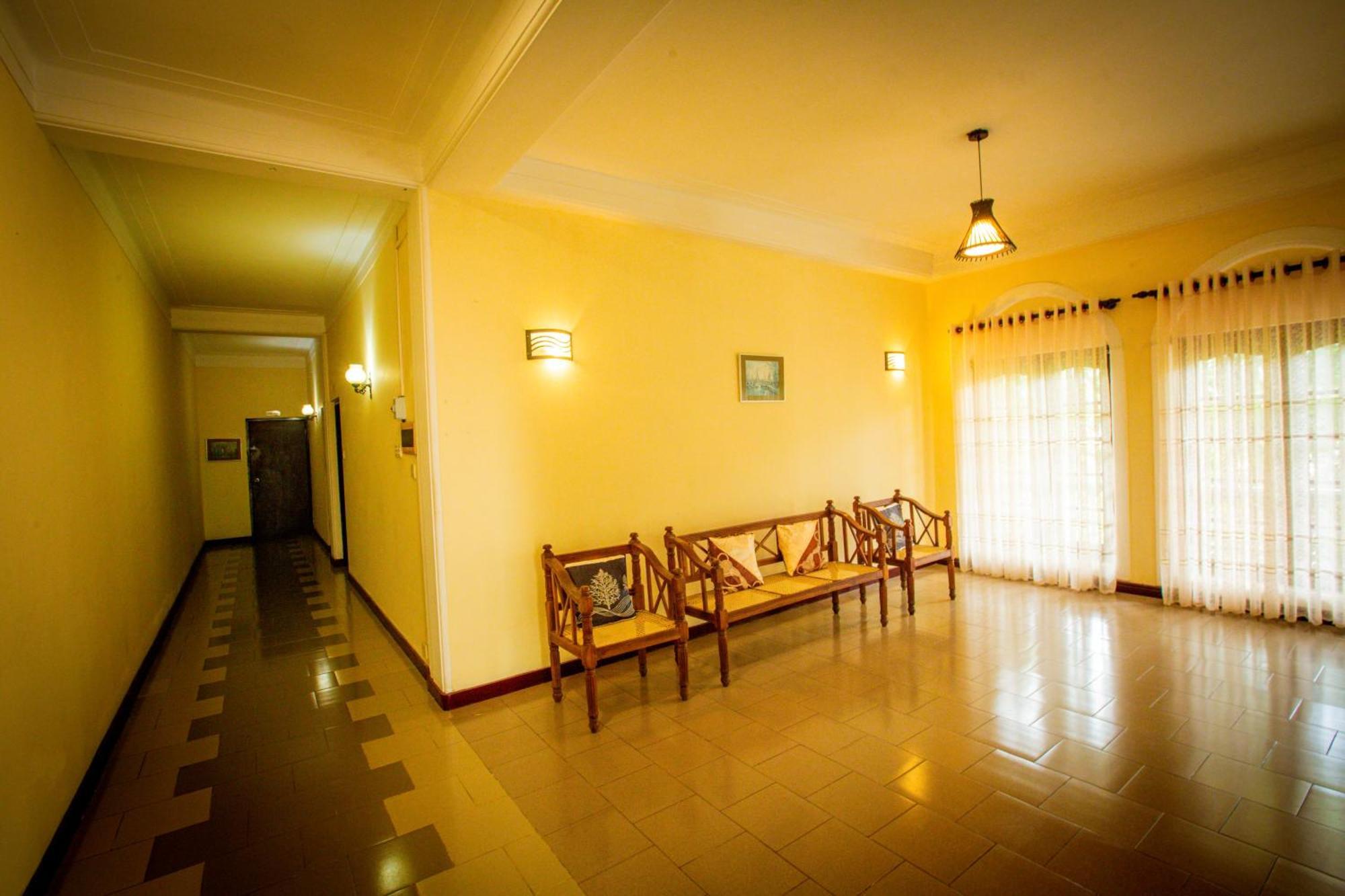 Sunbloom Inn Канди Екстериор снимка