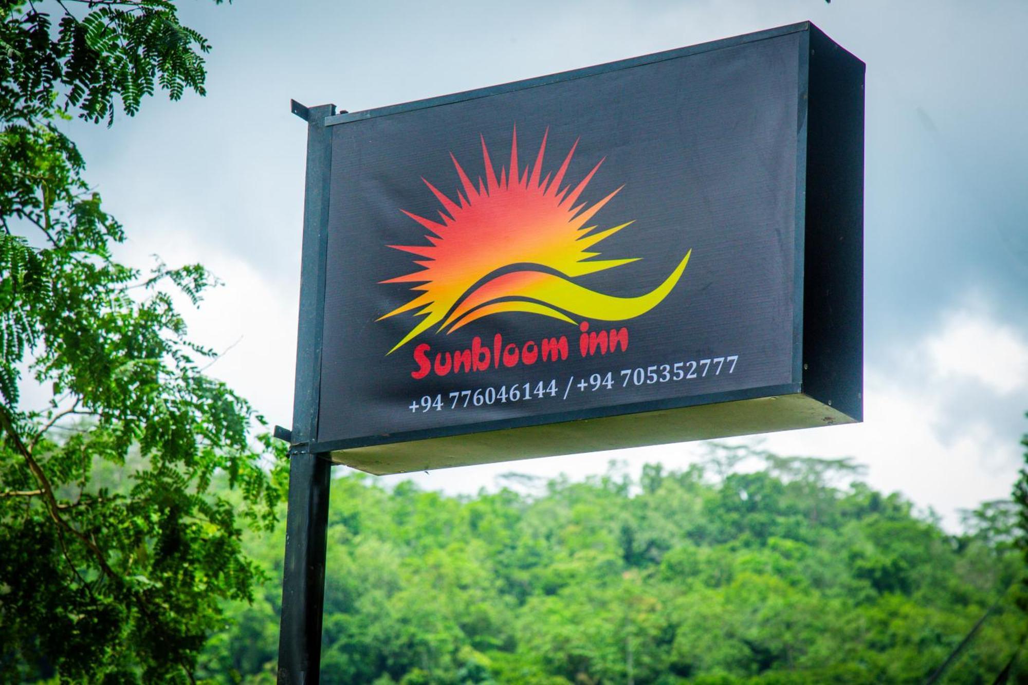 Sunbloom Inn Канди Екстериор снимка