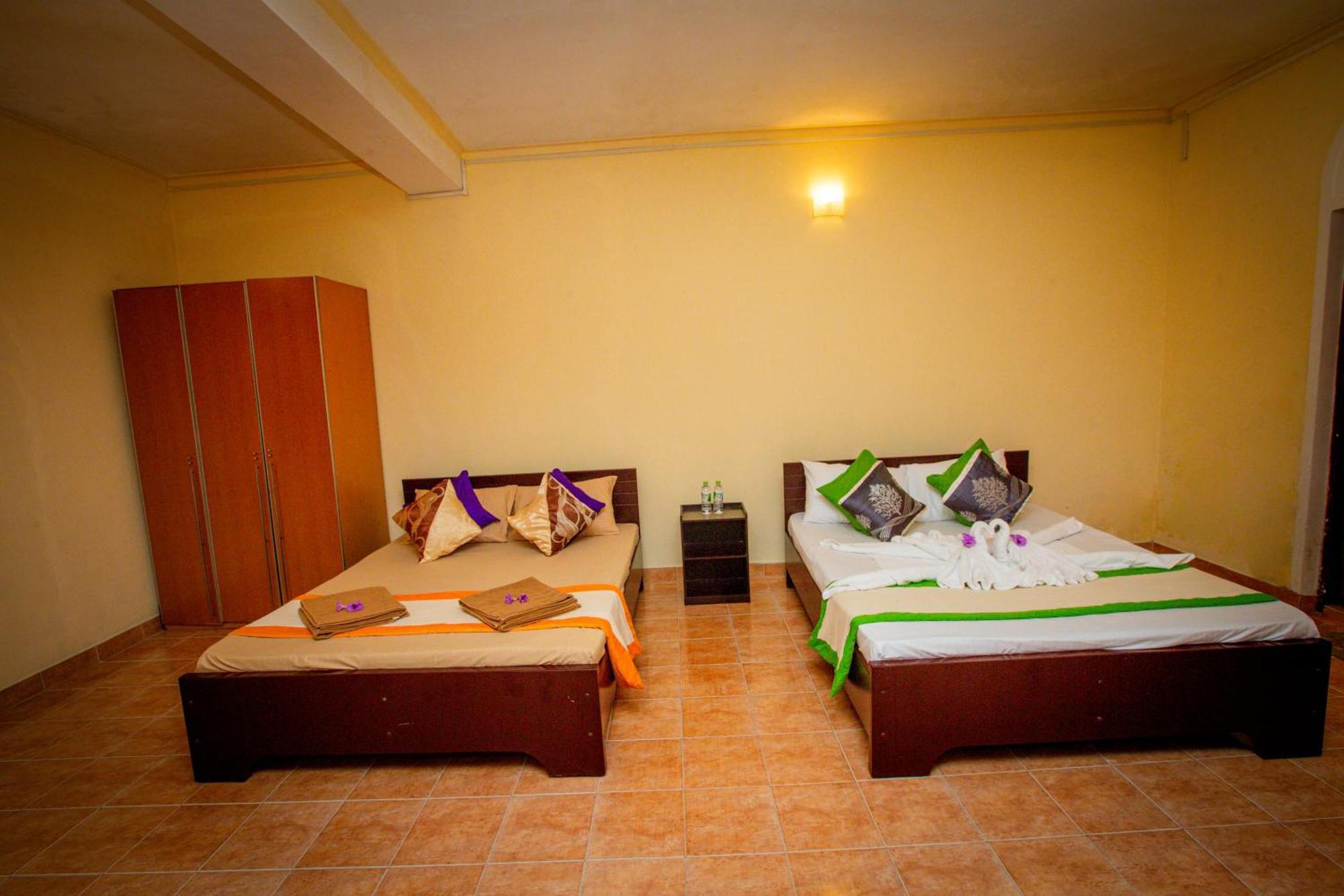 Sunbloom Inn Канди Екстериор снимка