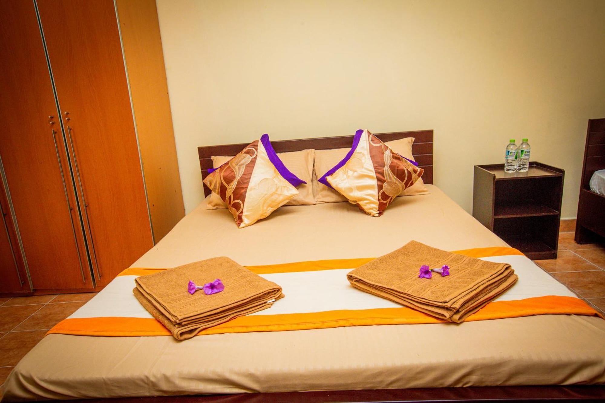 Sunbloom Inn Канди Екстериор снимка
