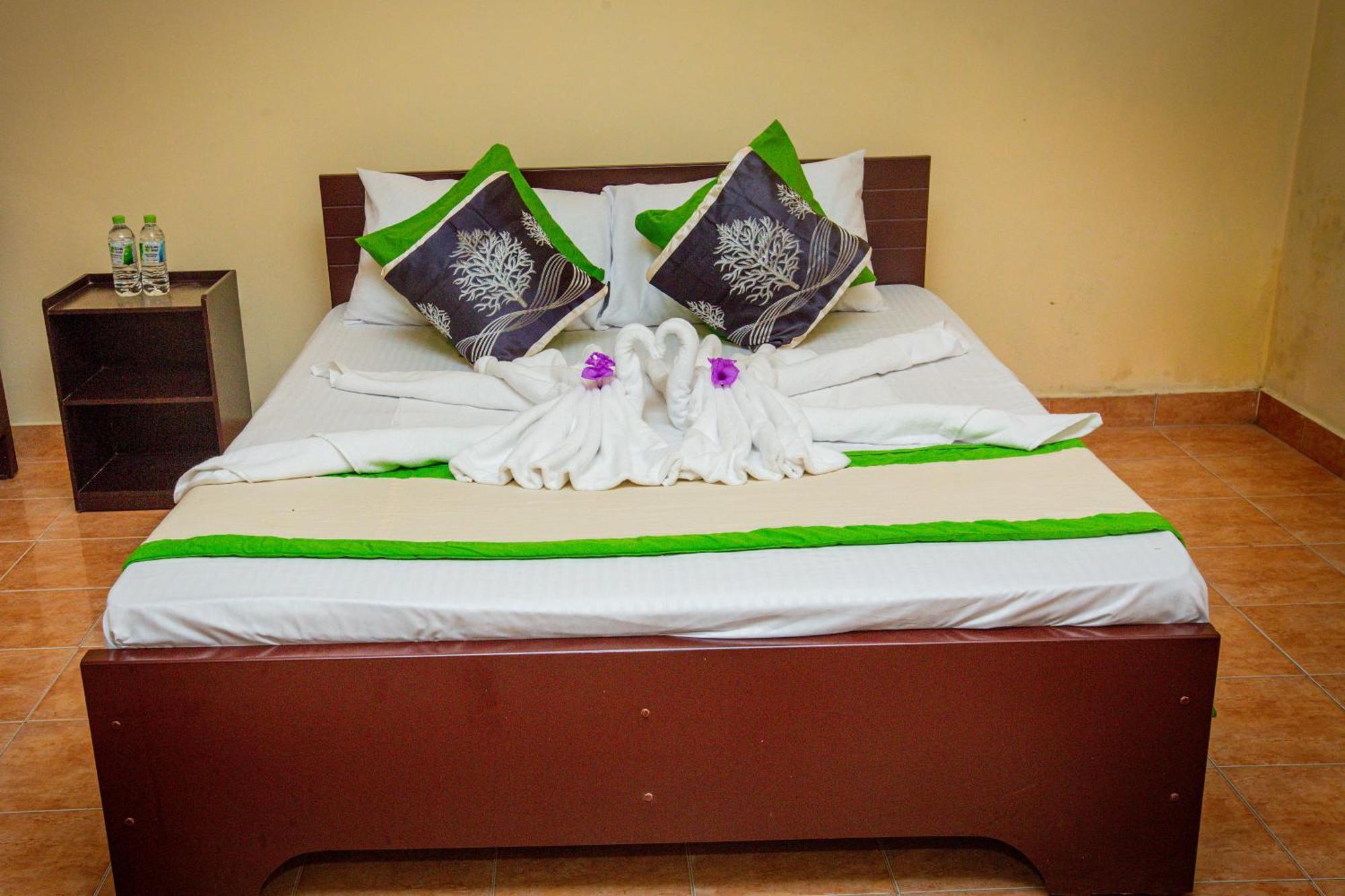 Sunbloom Inn Канди Екстериор снимка