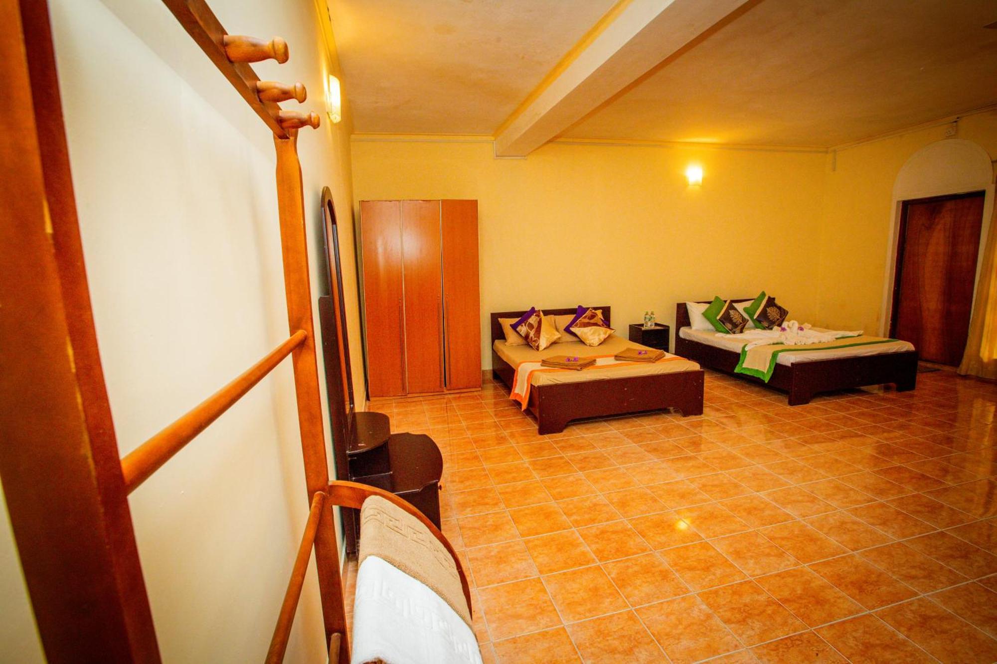 Sunbloom Inn Канди Екстериор снимка